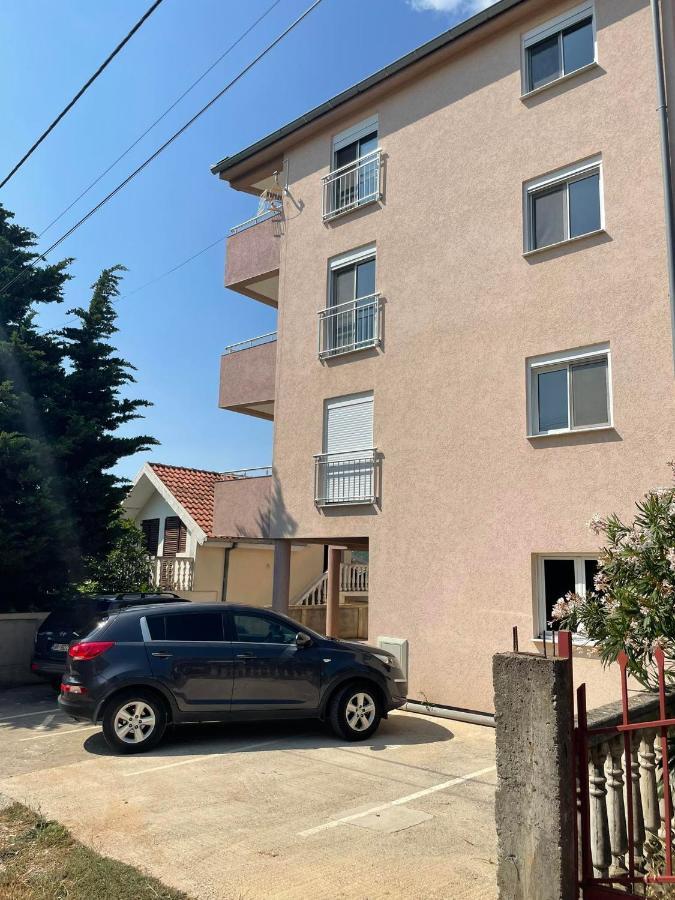 Apartmant Villy דירה *
