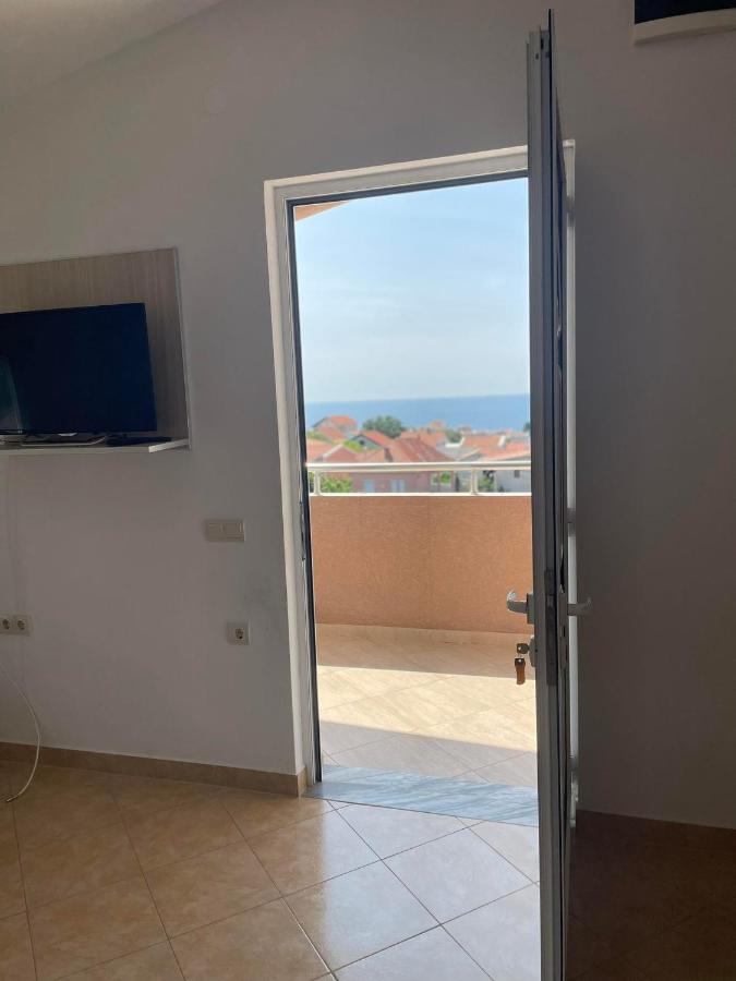 Apartmant Villy דירה *